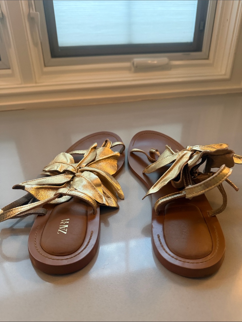 Zara Gold Floral Leather Thong Sandals Size 38 - Picture 7 of 9